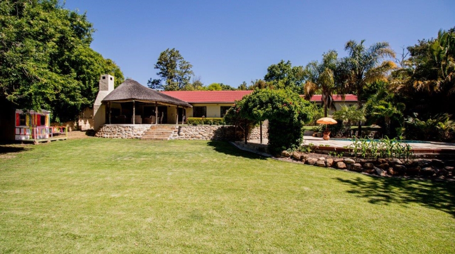 To Let 4 Bedroom Property for Rent in Helderberg Estate Western Cape